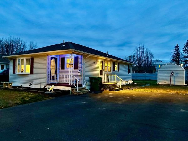 30 Catherine St, Chicopee, MA 01013