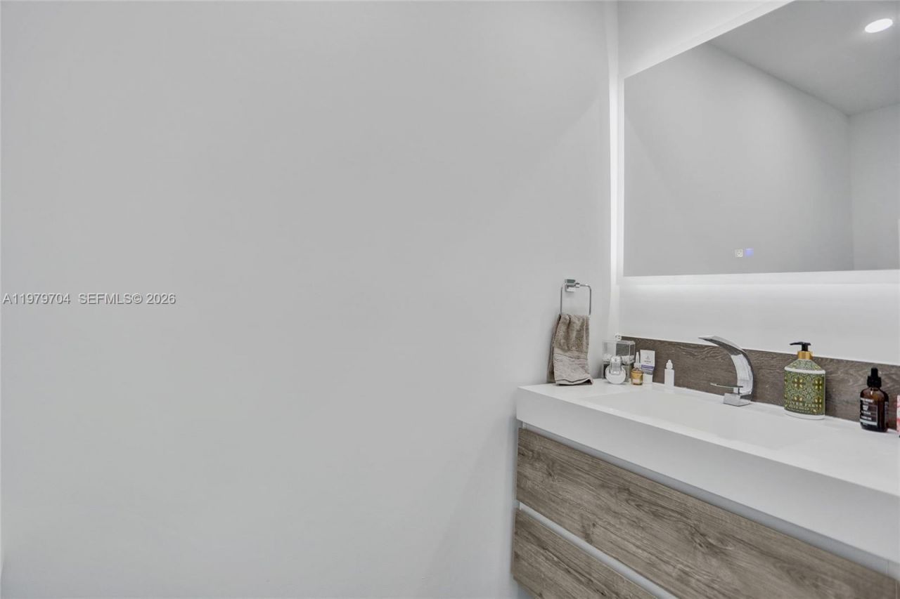 31 SE 5th St, Unit 4112, Miami, FL 33131 Photo