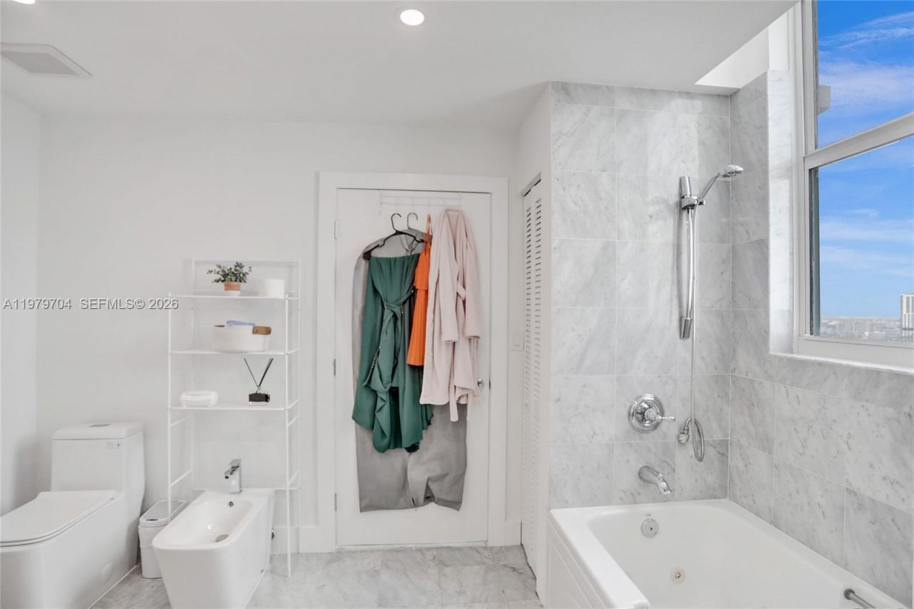 31 SE 5th St, Unit 4112, Miami, FL 33131 Photo