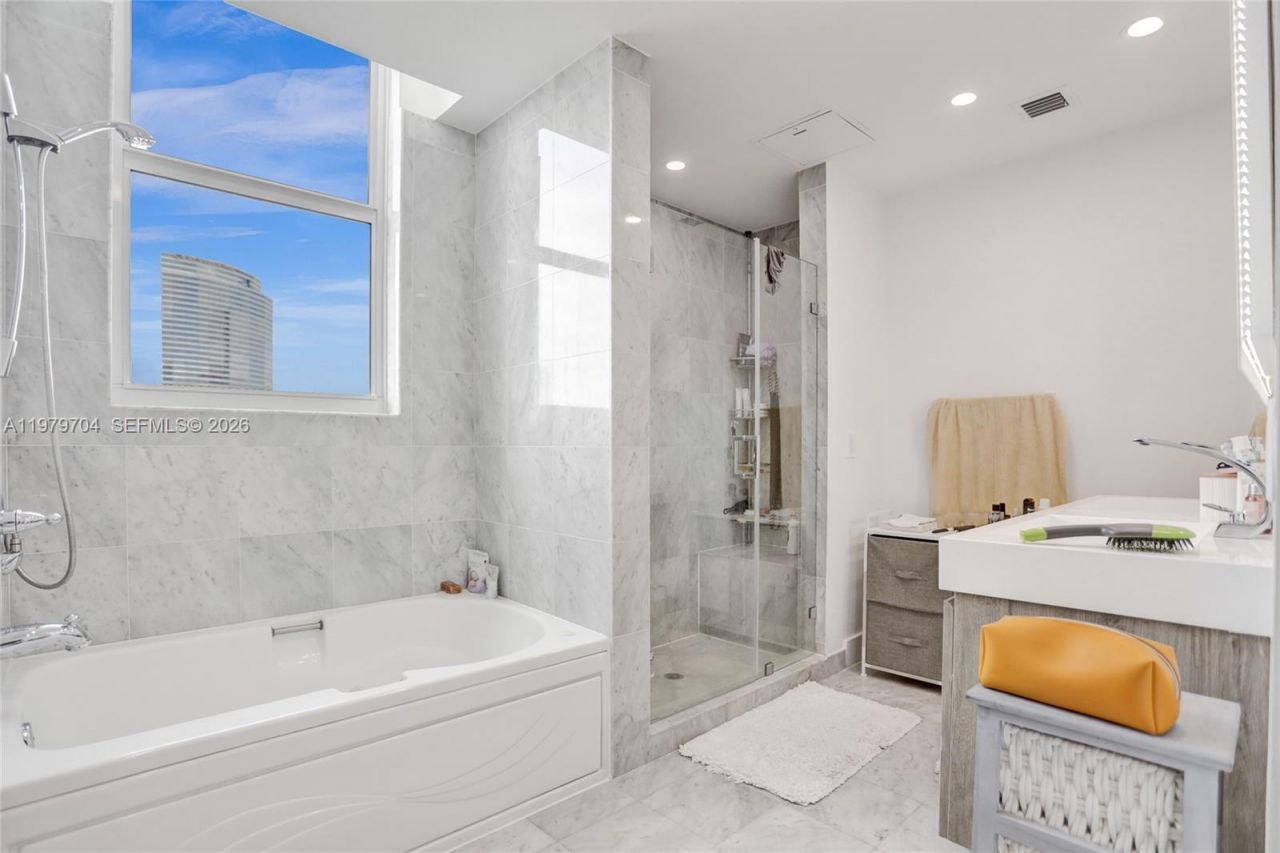 31 SE 5th St, Unit 4112, Miami, FL 33131 Photo