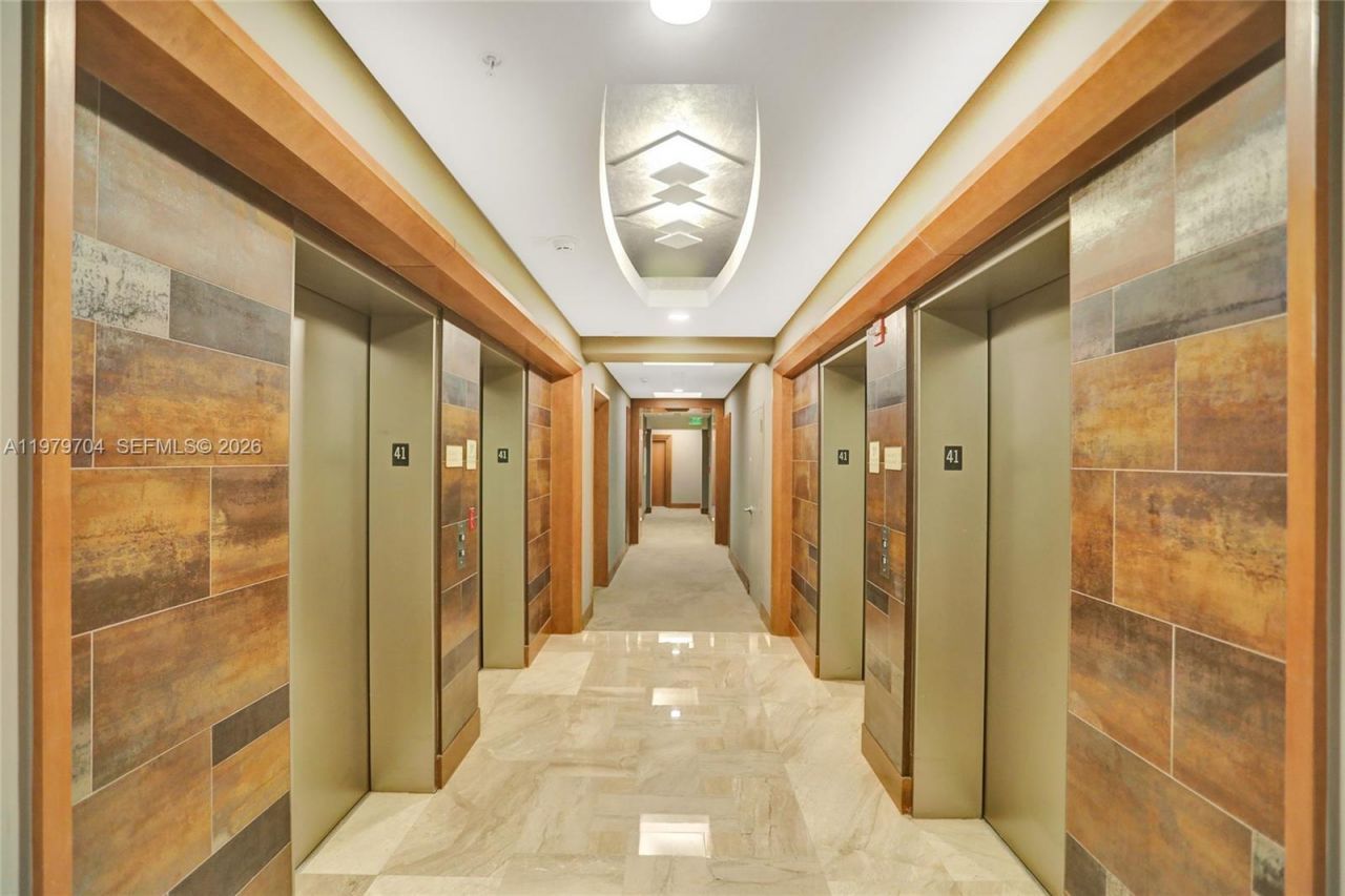 31 SE 5th St, Unit 4112, Miami, FL 33131 Photo