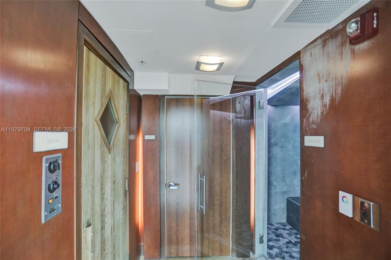 31 SE 5th St, Unit 4112, Miami, FL 33131 Photo