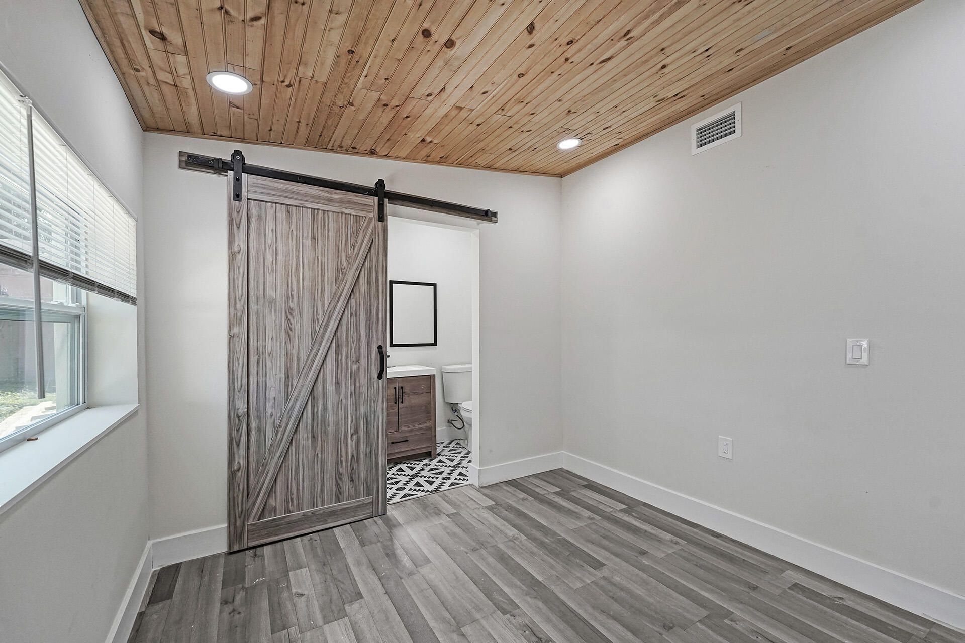 8229 NW 1st Place, Miami, FL 33150 Photo