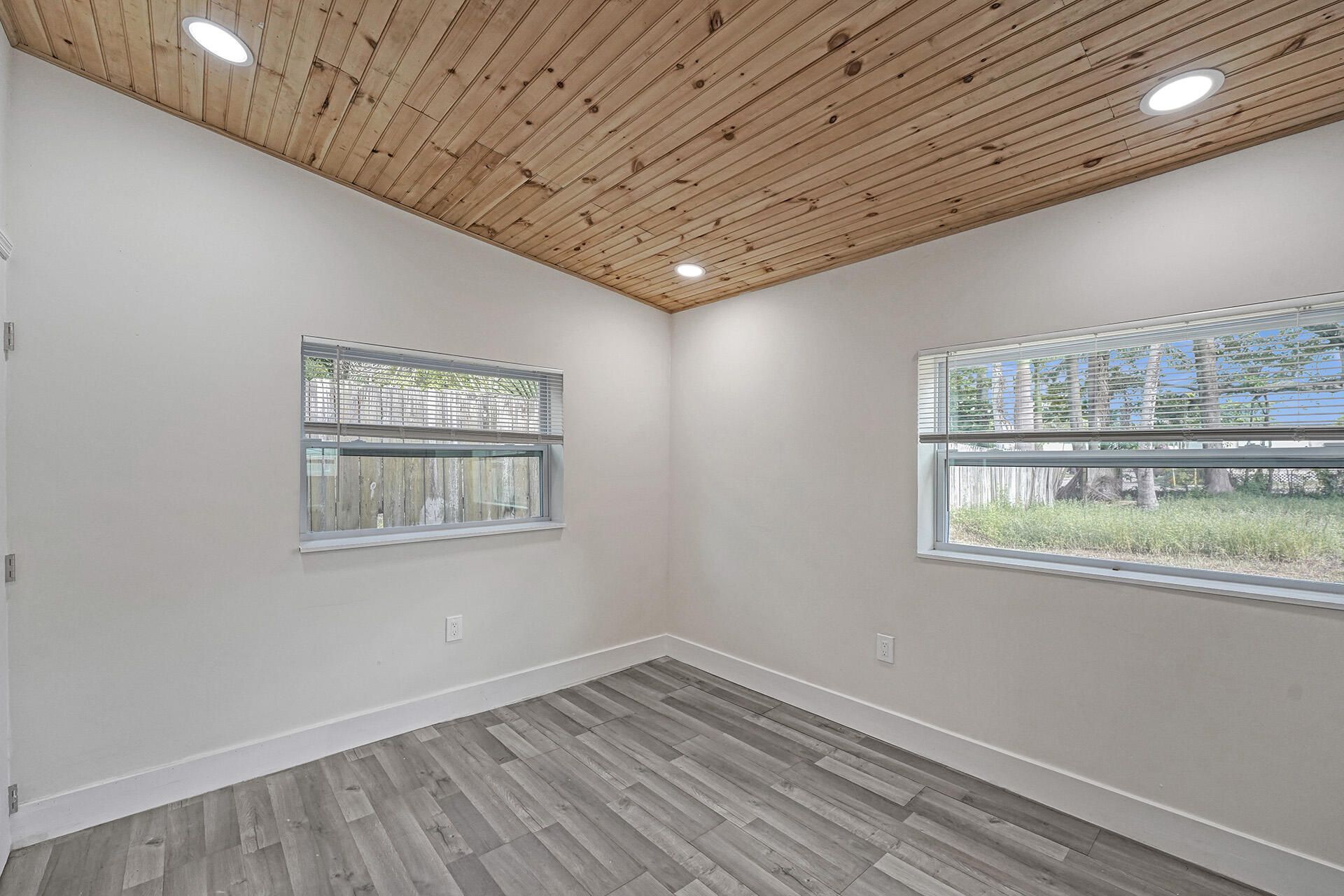 8229 NW 1st Place, Miami, FL 33150 Photo