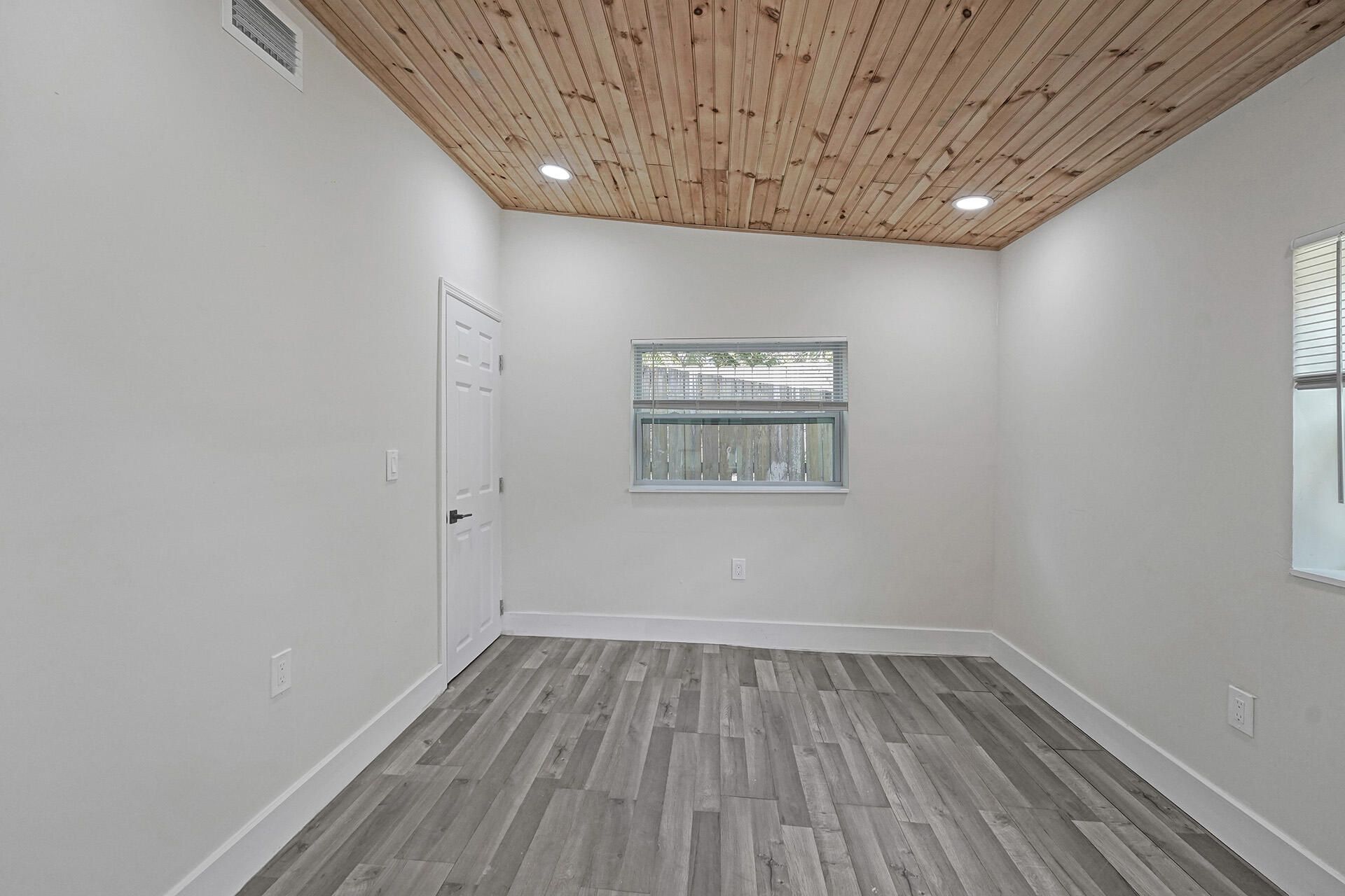 8229 NW 1st Place, Miami, FL 33150 Photo