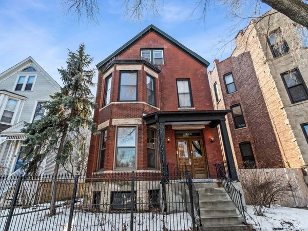 1033 W Wellington Avenue , Chicago, IL 60657