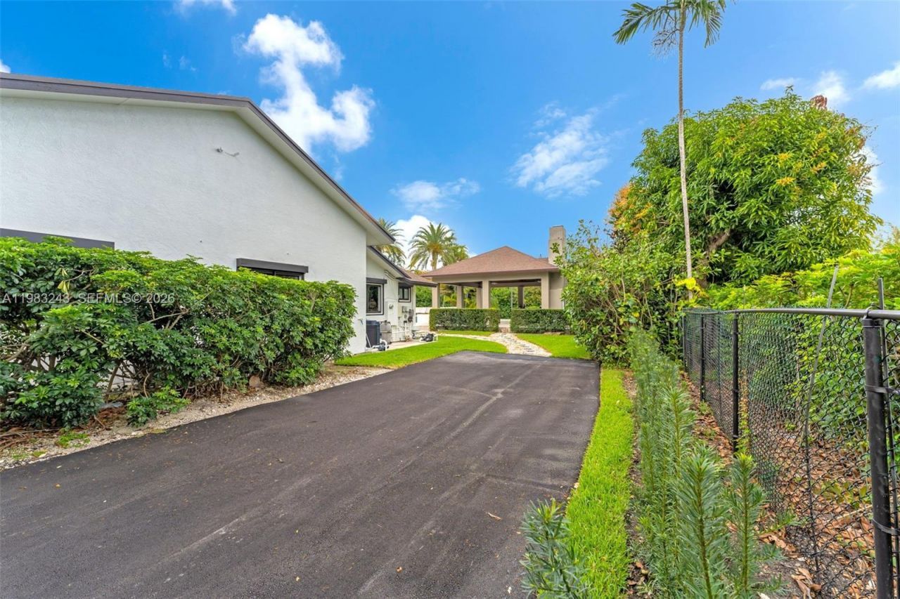 8967 SW 117th St, Miami, FL 33176 Photo