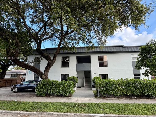 1305 NW 4th St, Unit 3, Miami, FL 33125