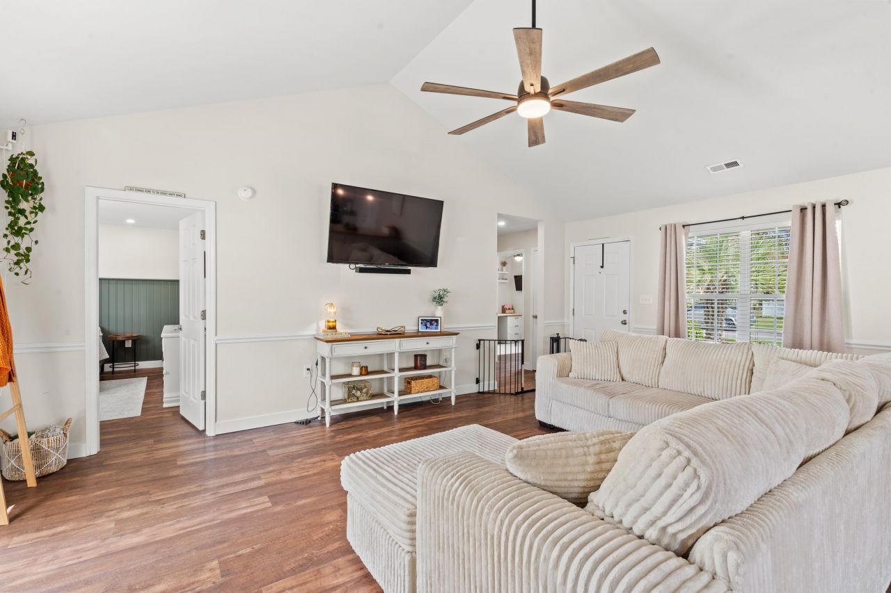 2701 Ivy Glen Dr. Photo 3