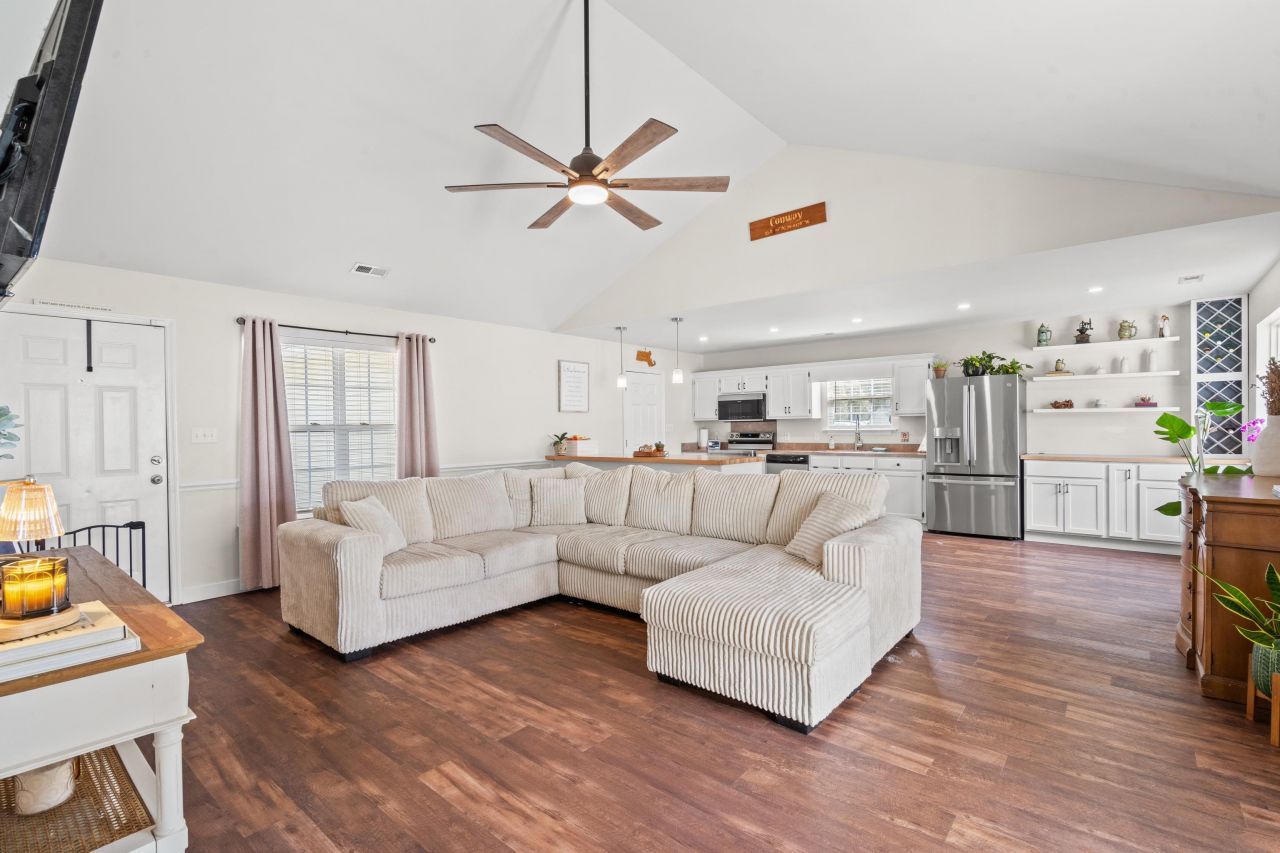 2701 Ivy Glen Dr. Photo 4