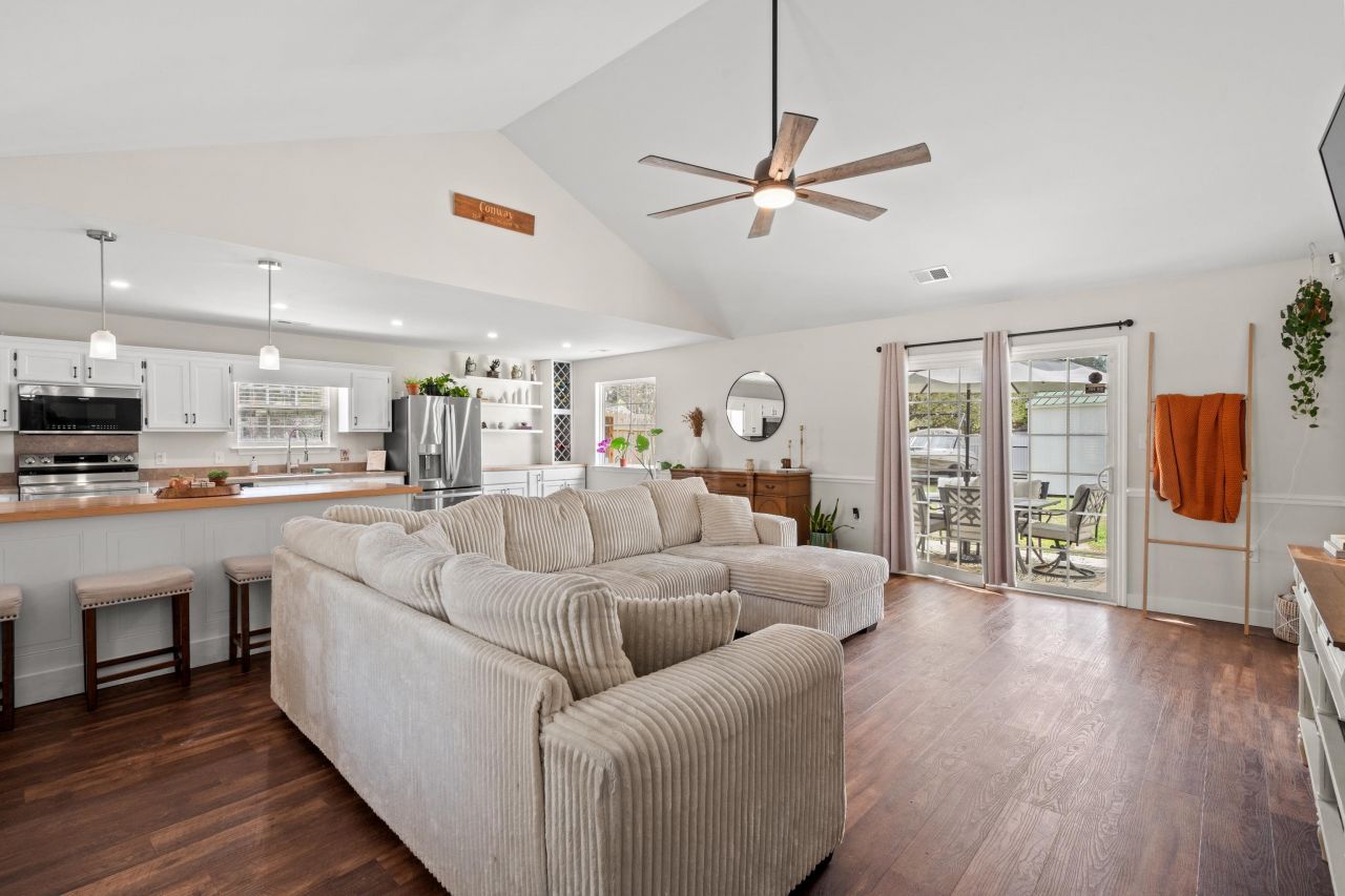 2701 Ivy Glen Dr. Photo 5