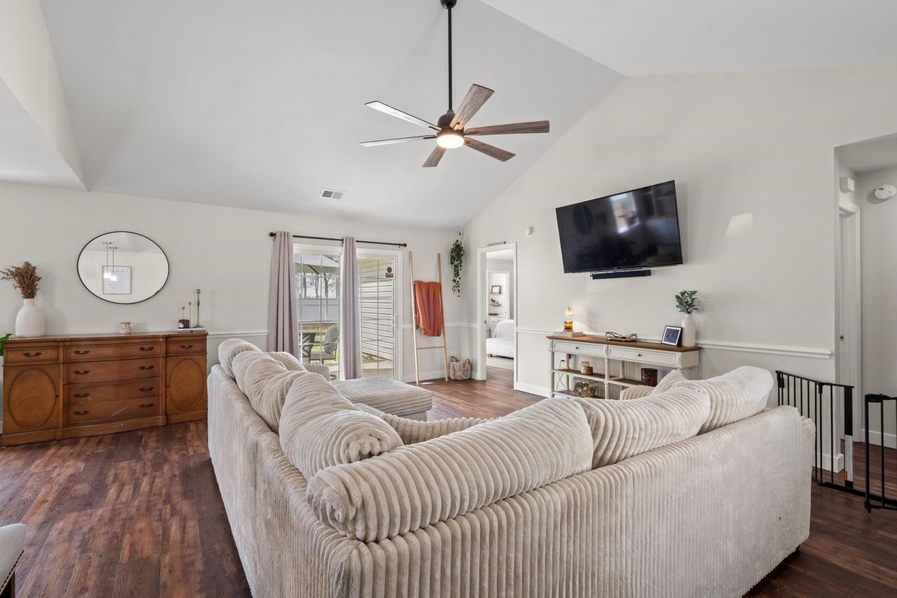 2701 Ivy Glen Dr. Photo 6