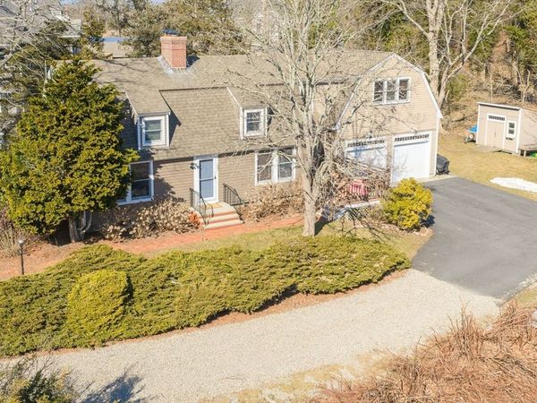 537 W Falmouth Hwy, Falmouth, MA 02540