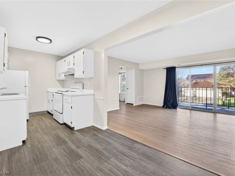 1930 King James, Unit 205, Westlake, OH 44145 Photo 10