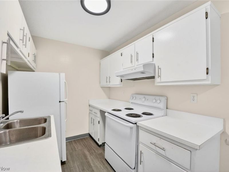 1930 King James, Unit 205, Westlake, OH 44145 Photo 13