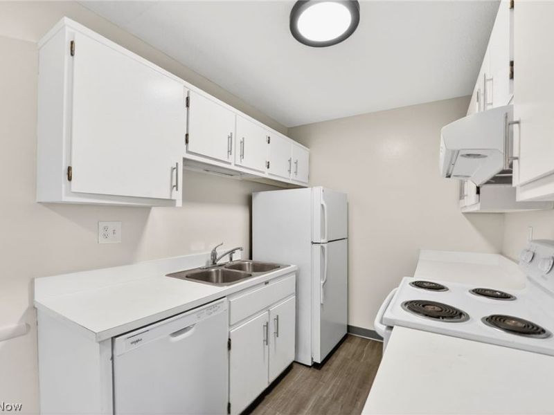 1930 King James, Unit 205, Westlake, OH 44145 Photo 14