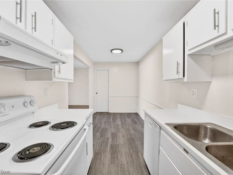 1930 King James, Unit 205, Westlake, OH 44145 Photo 15