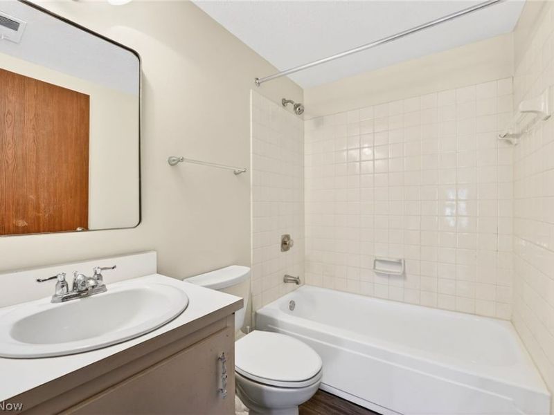 1930 King James, Unit 205, Westlake, OH 44145 Photo 23