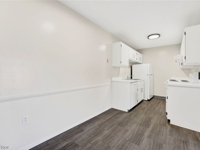 1930 King James, Unit 205, Westlake, OH 44145 Photo 9