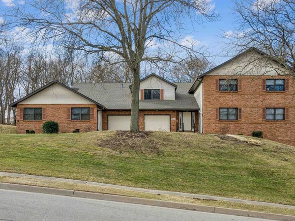 2690 Renaissance Unit 4 Drive, Dubuque, IA 52001