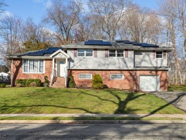 27 Viewpoint Rd, Wayne, NJ 07470