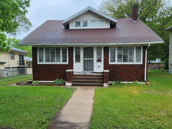 2207 E 4th Street, Waterloo, IA 50703