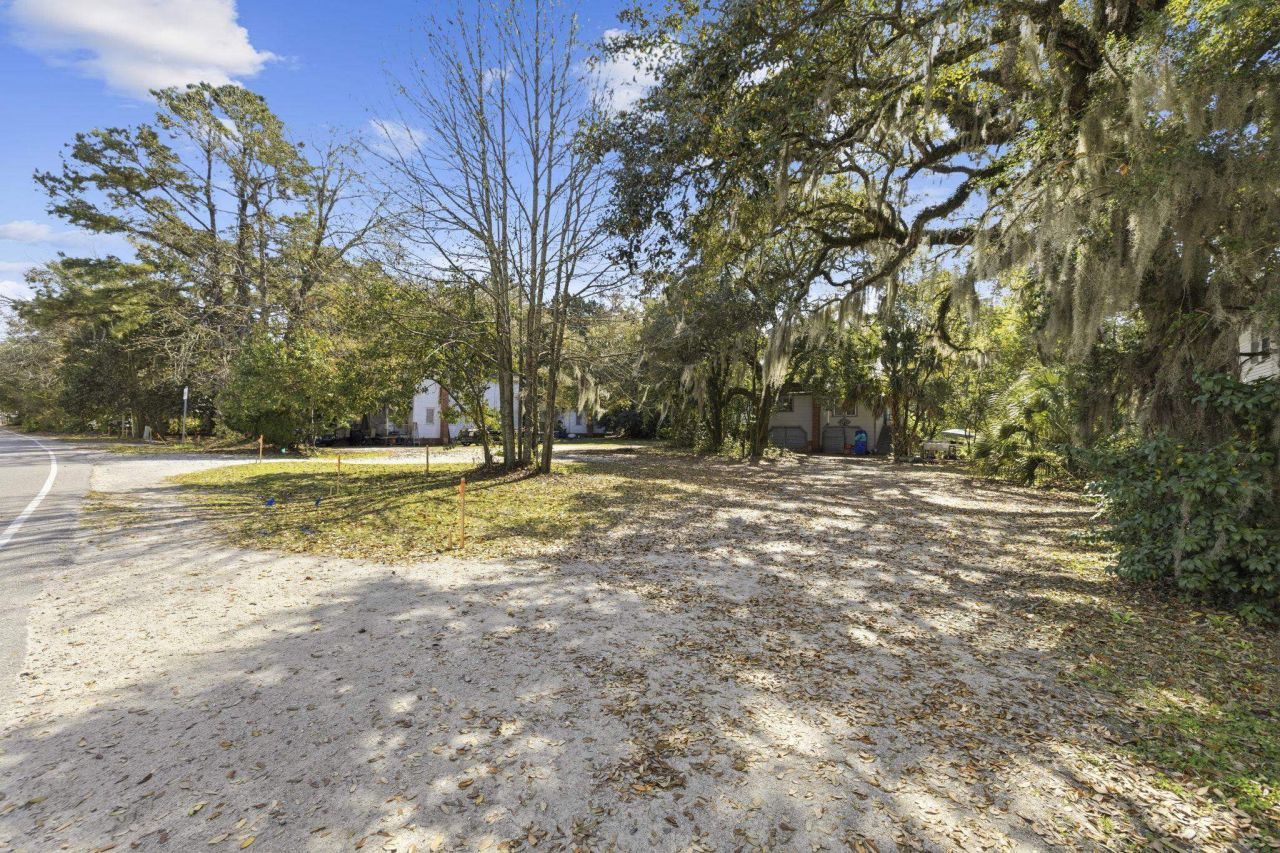 202 Broadway St. Photo 16