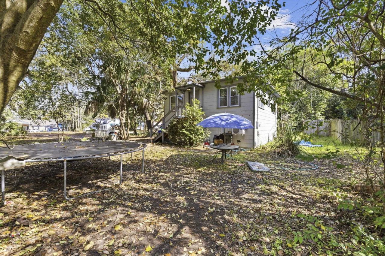 202 Broadway St. Photo 17