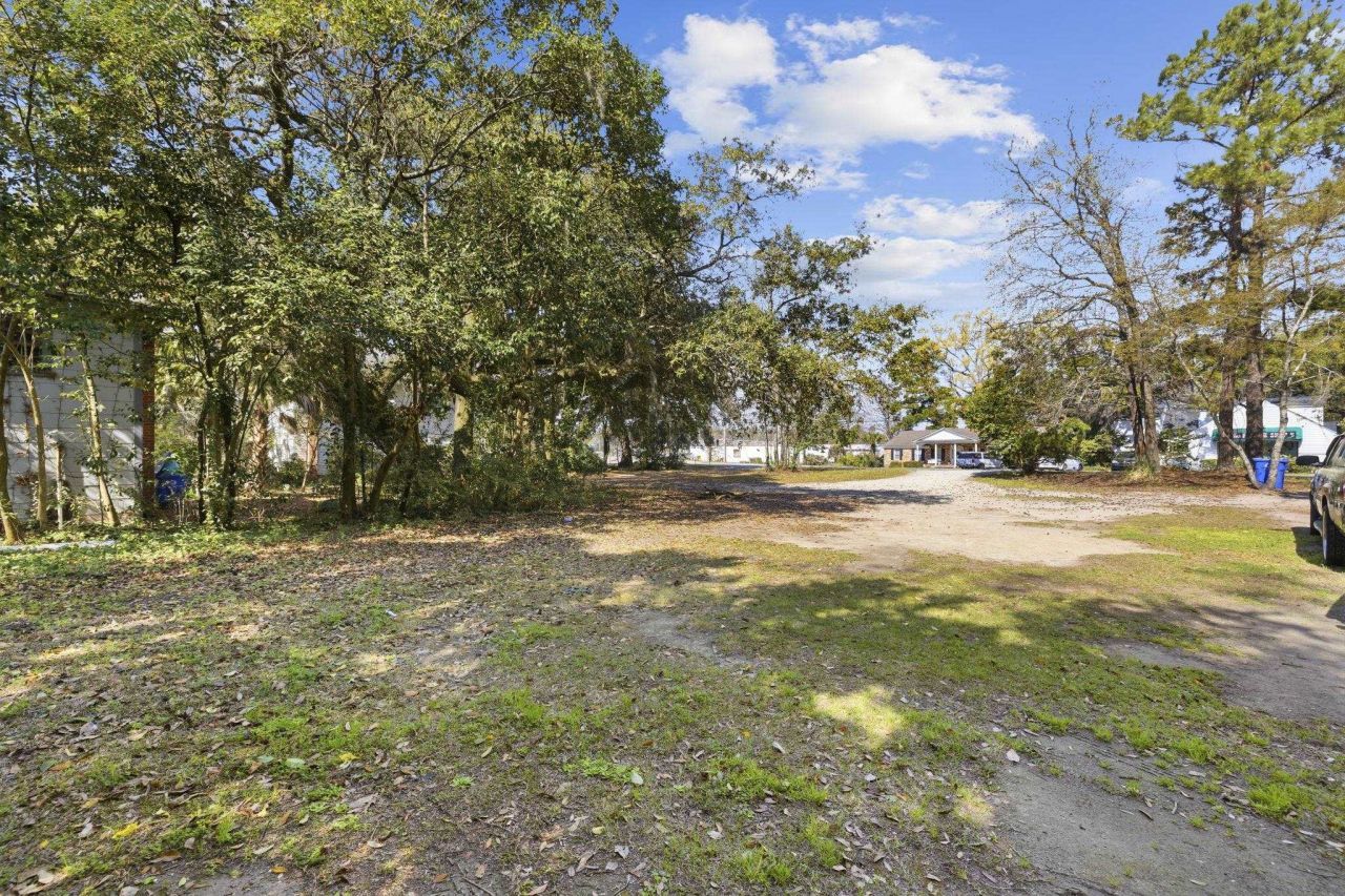 202 Broadway St. Photo 18