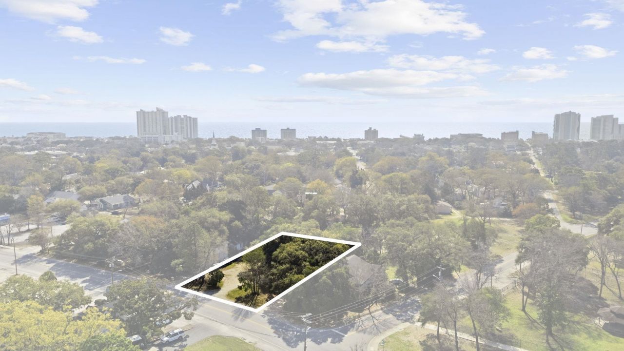 202 Broadway St. Photo 6