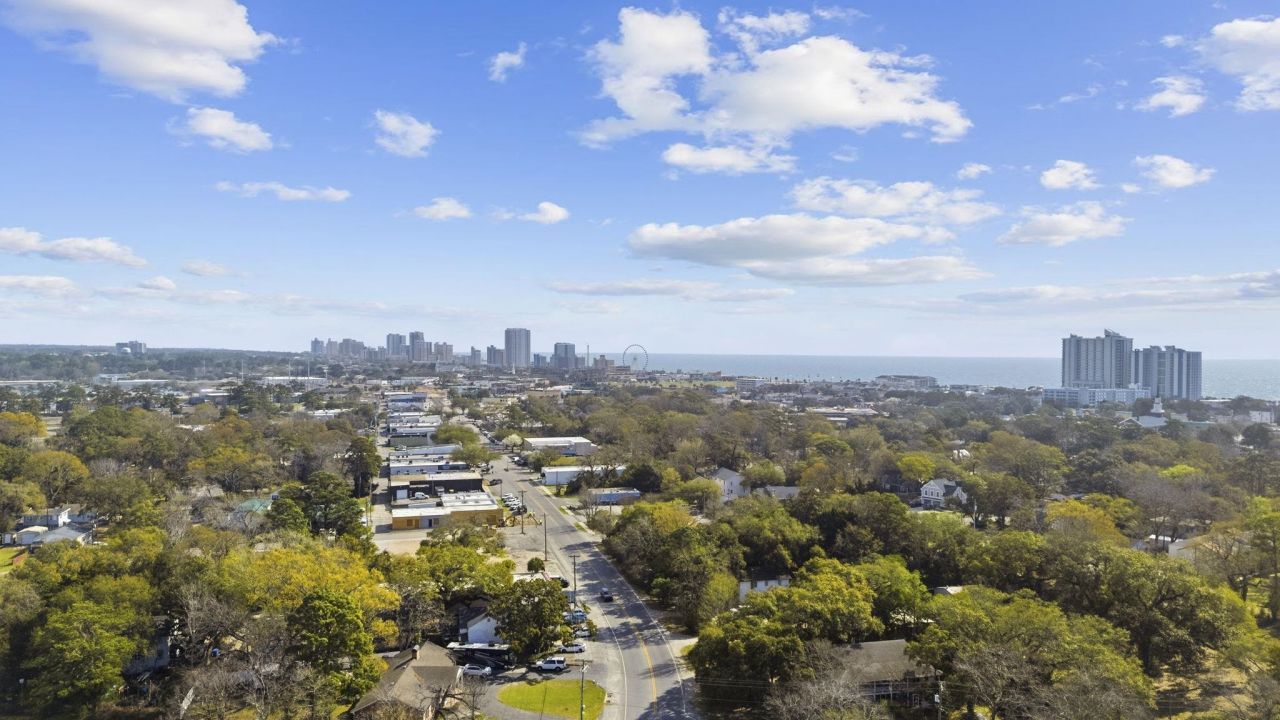 202 Broadway St. Photo 7