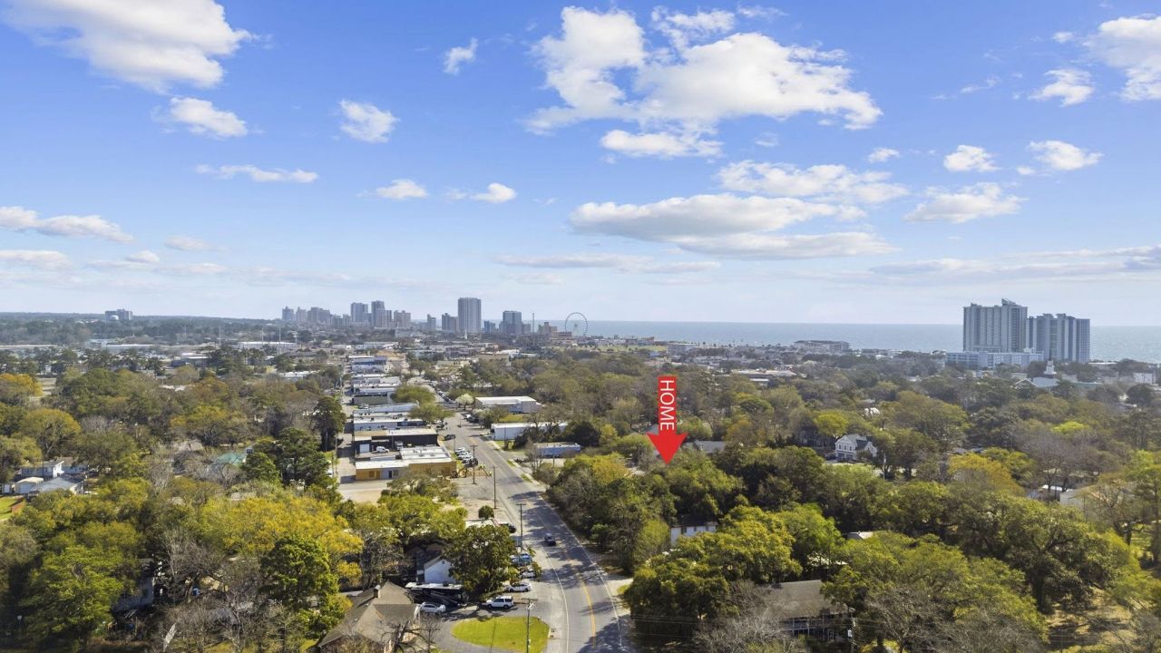 202 Broadway St. Photo 8