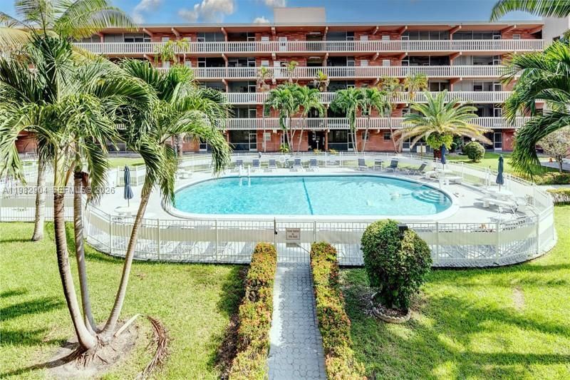 180 NE 12th Ave, Unit 10E, Hallandale Beach, FL 33009 Photo