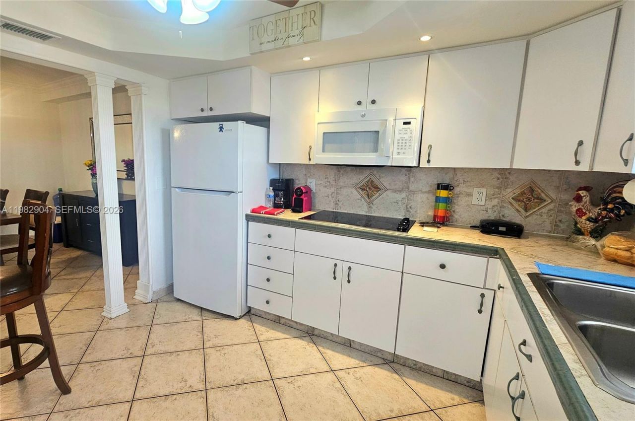 180 NE 12th Ave, Unit 10E, Hallandale Beach, FL 33009 Photo