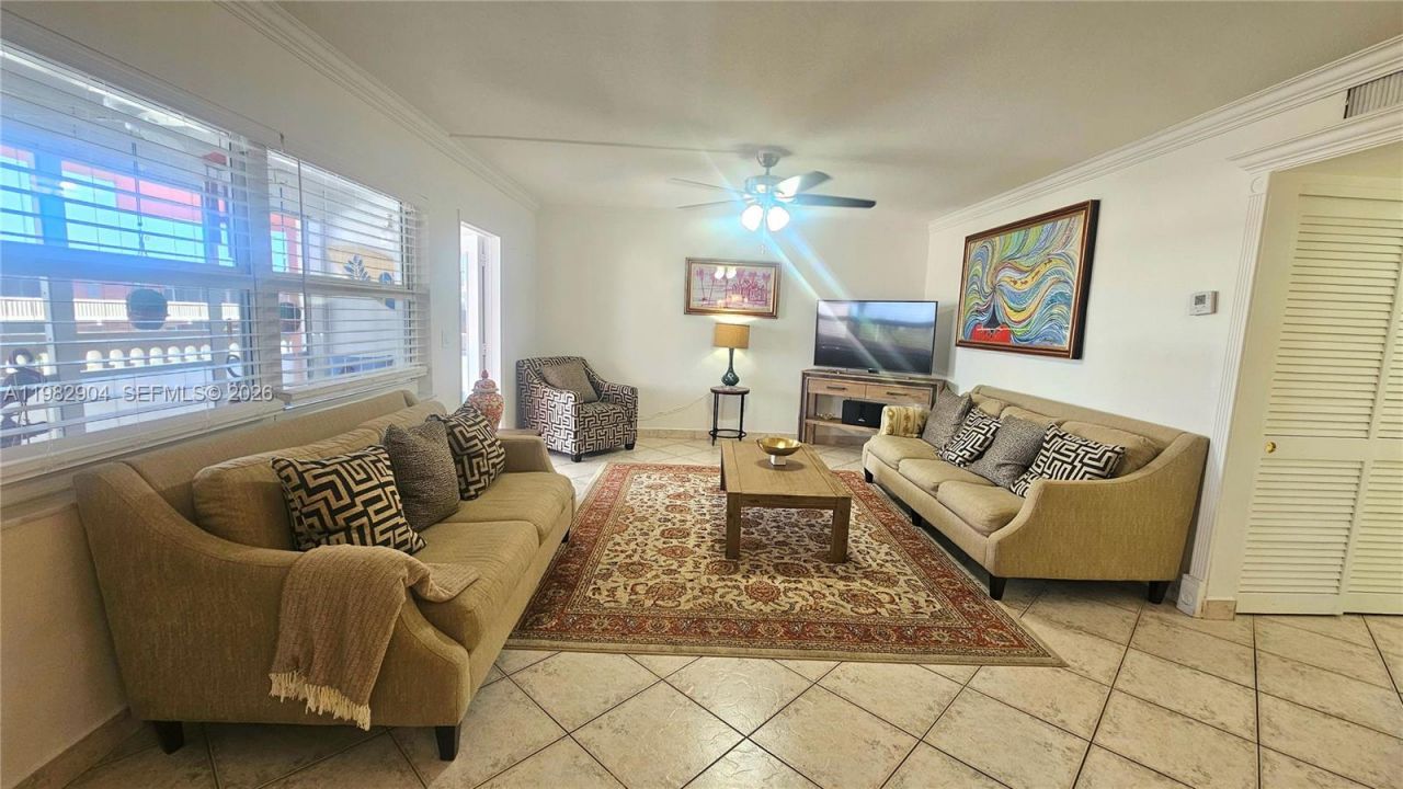 180 NE 12th Ave, Unit 10E, Hallandale Beach, FL 33009 Photo