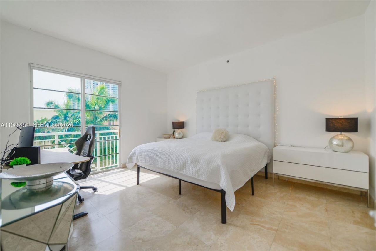 145 Jefferson Ave, Unit 445, Miami Beach, FL 33139 Photo