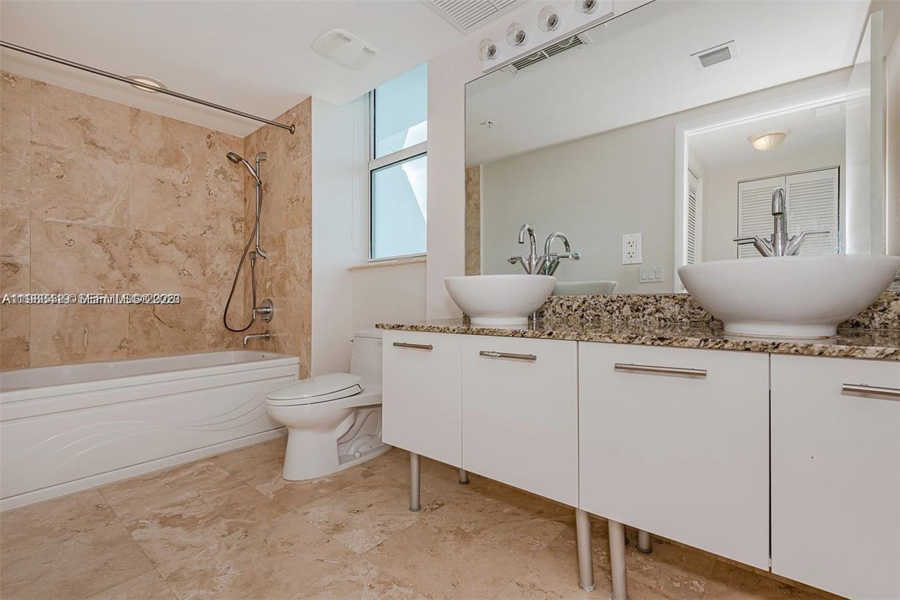 41 SE 5th St, Unit 2417, Miami, FL 33131 Photo