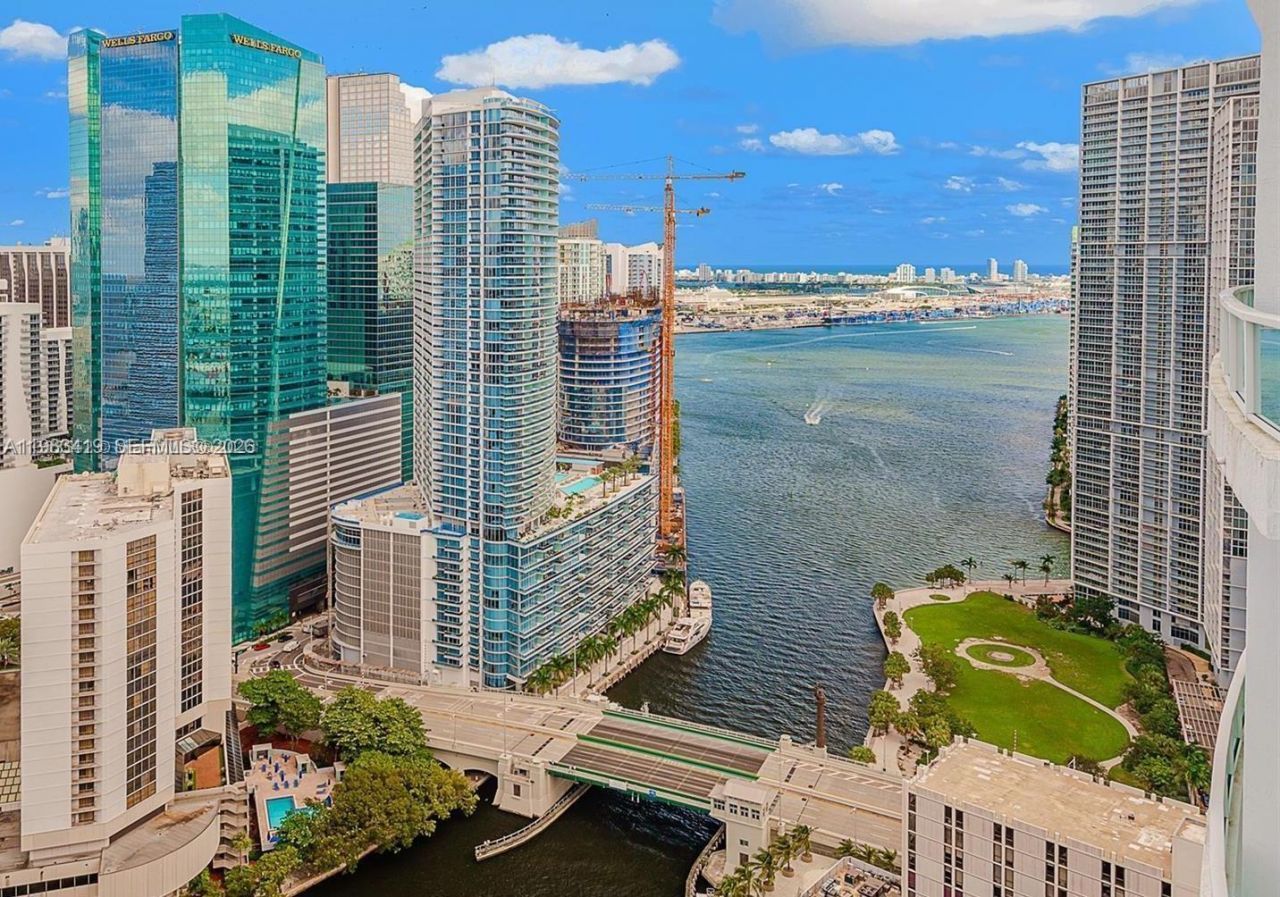 41 SE 5th St, Unit 2417, Miami, FL 33131 Photo
