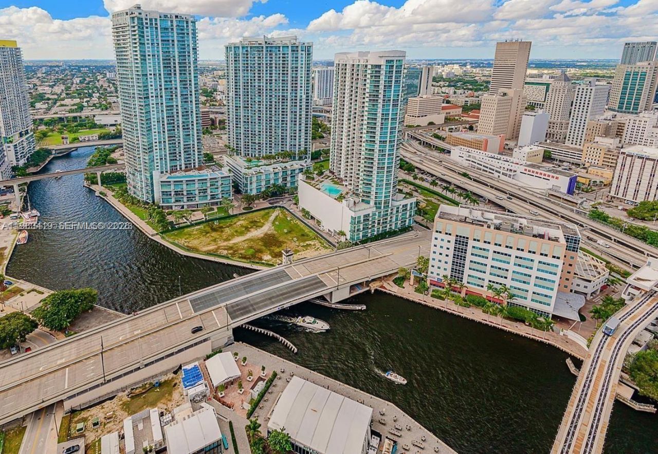 41 SE 5th St, Unit 2417, Miami, FL 33131 Photo