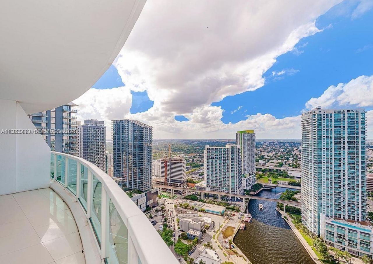41 SE 5th St, Unit 2417, Miami, FL 33131 Photo