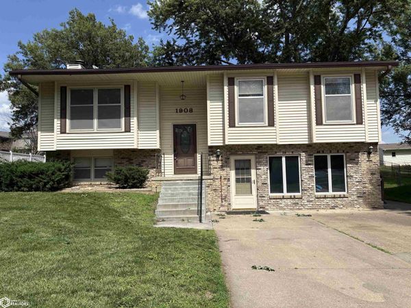 1908 Sunnyslope Drive, Red Oak, IA 51566