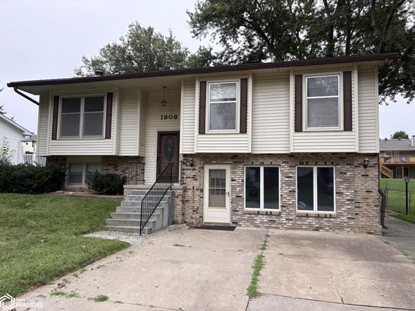 1908 Sunnyslope Drive, Red Oak, IA 51566