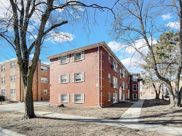 14132 S School Street , Riverdale, IL 60827