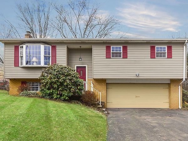 404 Mecklem Lane, Ellwood City, PA 16117
