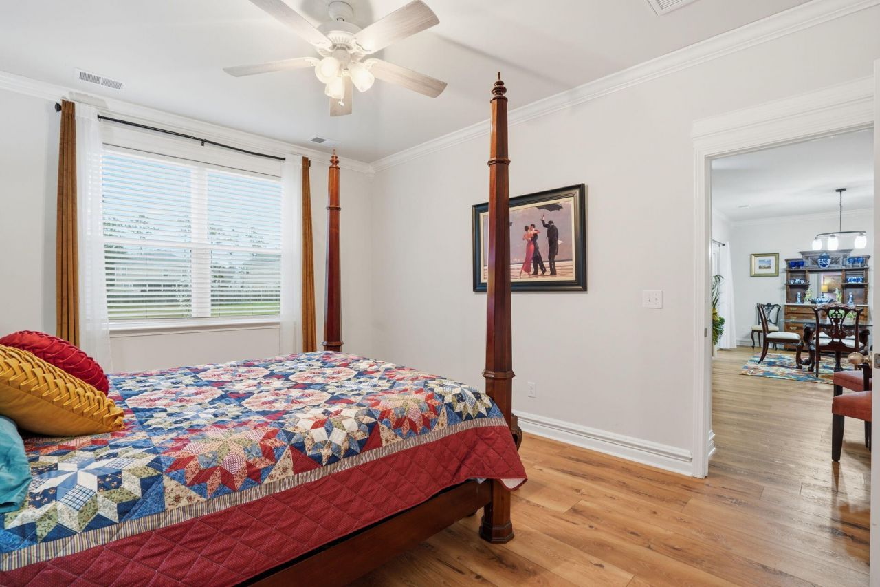 122 Oakwood Boulevard Photo 16