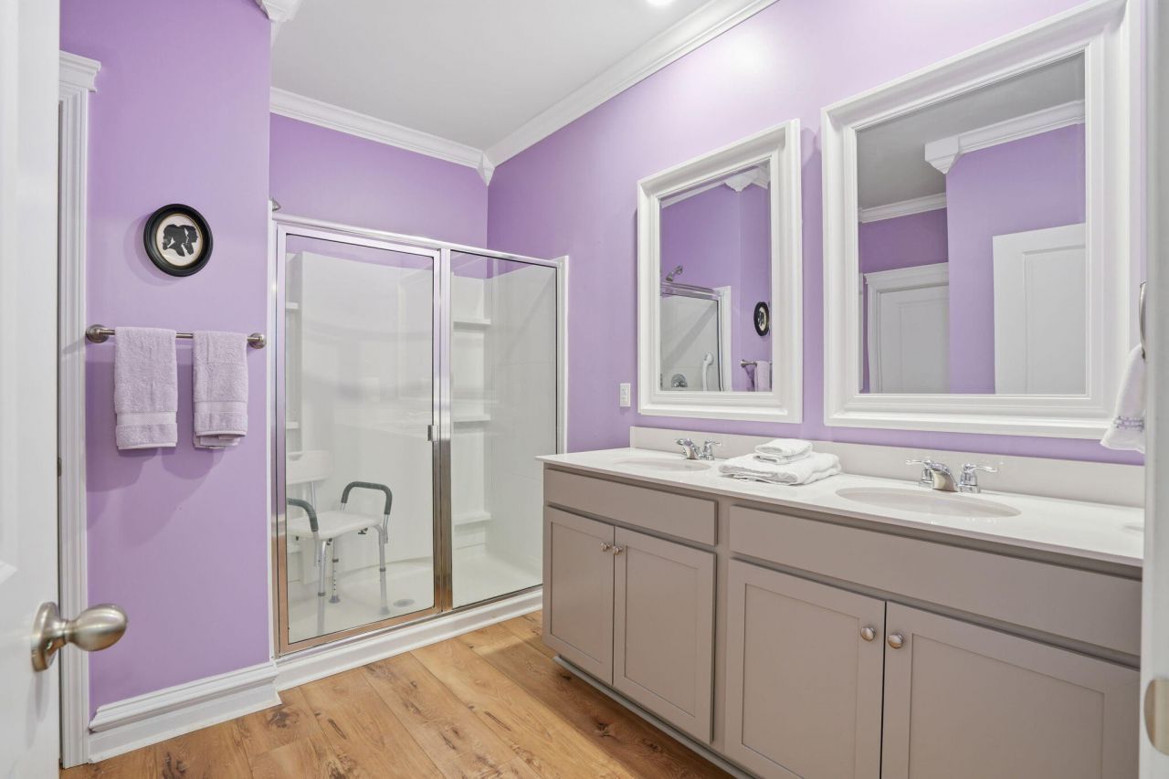 122 Oakwood Boulevard Photo 17