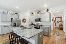 122 Oakwood Boulevard photo 4