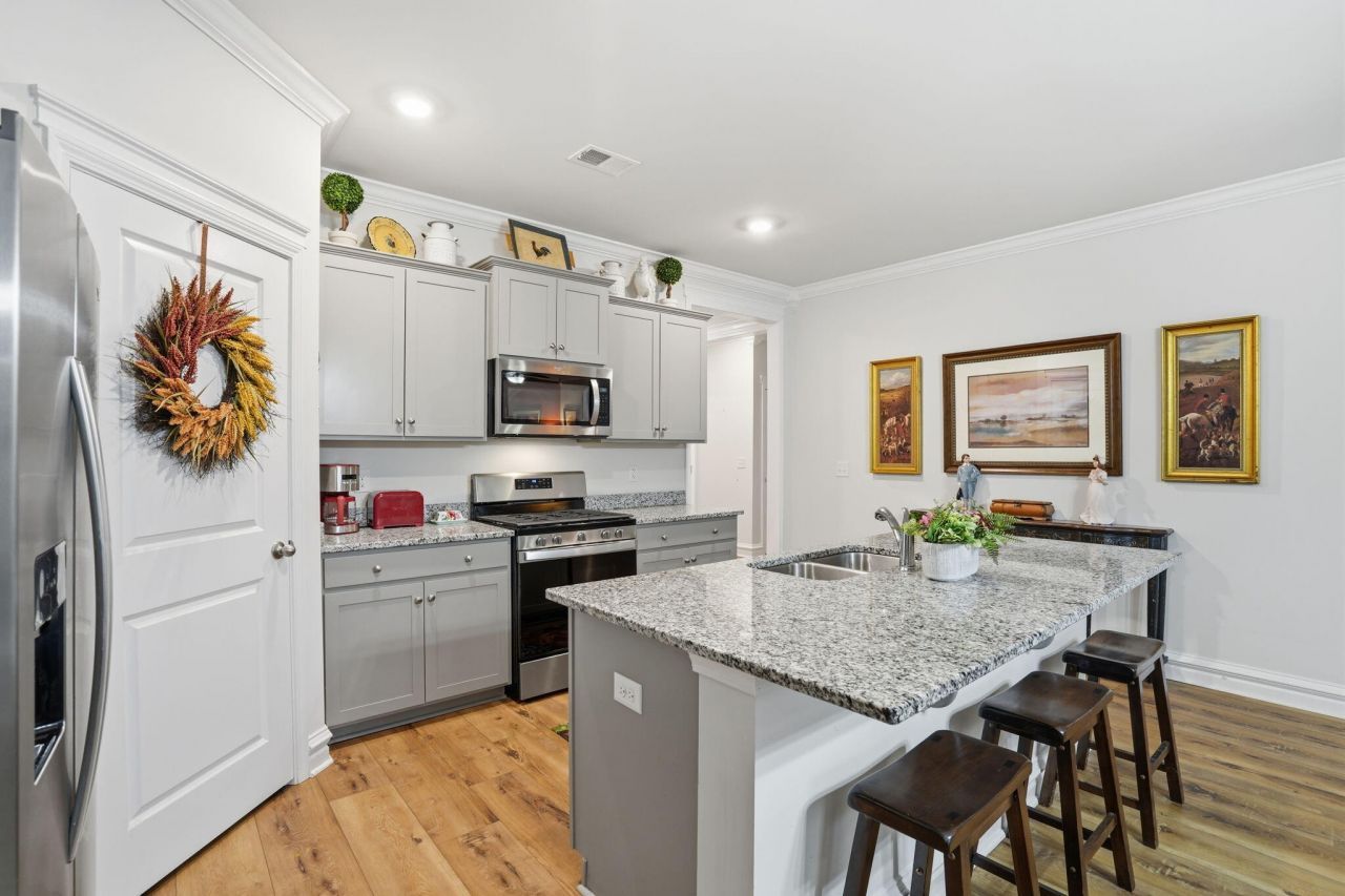 122 Oakwood Boulevard Photo 6