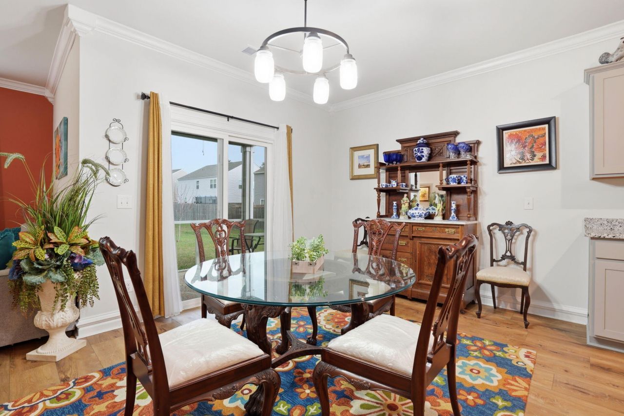 122 Oakwood Boulevard Photo 9