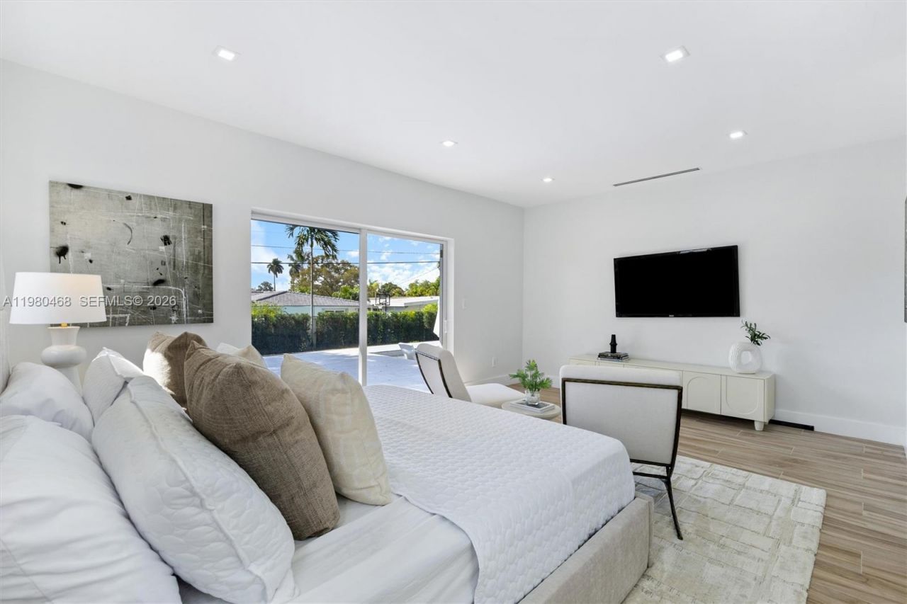 1840 NE 199th St , Miami, FL 33179 Photo